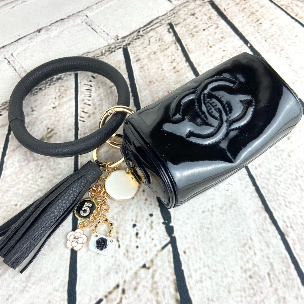 CHANEL card coin pouch wristlet keychain black patent leather with charms - Picture 2 of 10